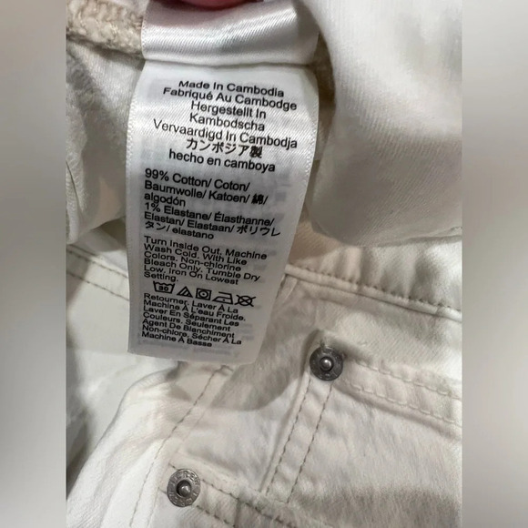 NWT - J crew
High rise straight 
Premium edition
Size 34
Waist 19”
Inseam 27” - Picture 9 of 10